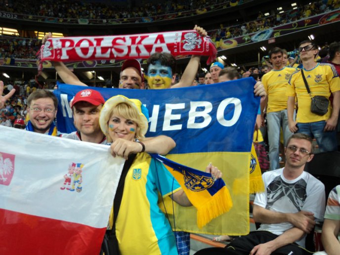 Мукачівські вболівальники підтримували футбольну збірну України в Донецьку (ФОТОРЕПОРТАЖ) – 15