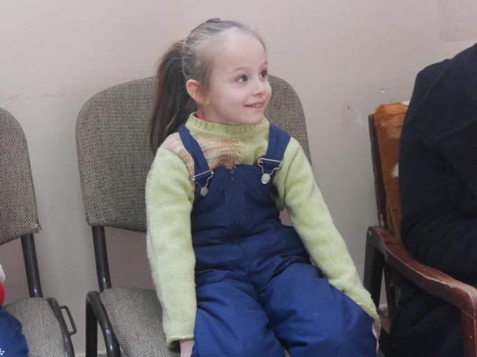 До маленьких пацієнтів Ужгородської міської дитячої лікарні завітали Дід Мороз зі Снігуронькою  – 05