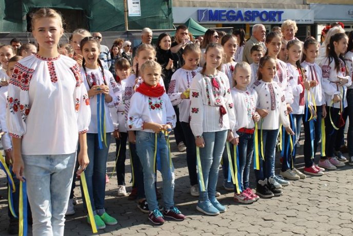 В рамках Дня міста Ужгород відбувся масштабний танцювальний флешмоб – 08