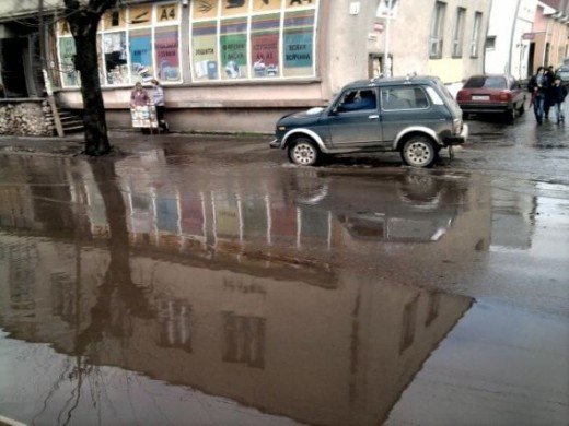 Центральну вулицю Перечина підтопило (ФОТО) – 01