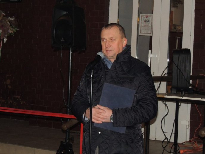 У Берегові урочисто засяяла новорічна ялинка та відкрилась ковзанка – 12