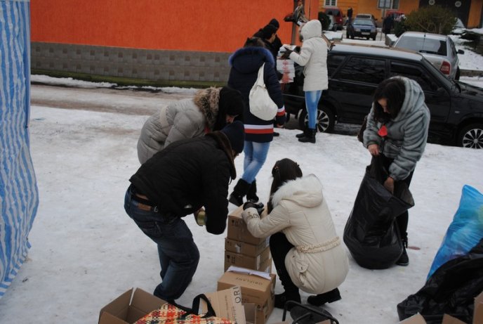 Завдяки небайдужим людям вихованці дитячих будинків у Мукачеві та Сваляві отримають подарунки на Миколая (ФОТО) – 03
