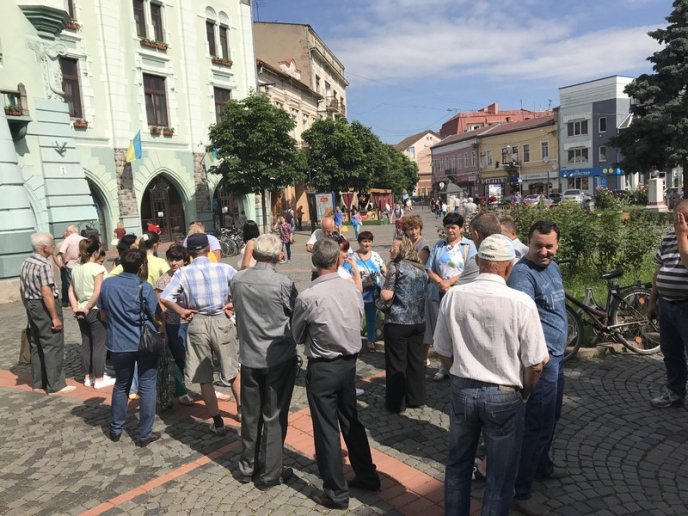 Чому мукачівці під стінами міськради протестували – 04