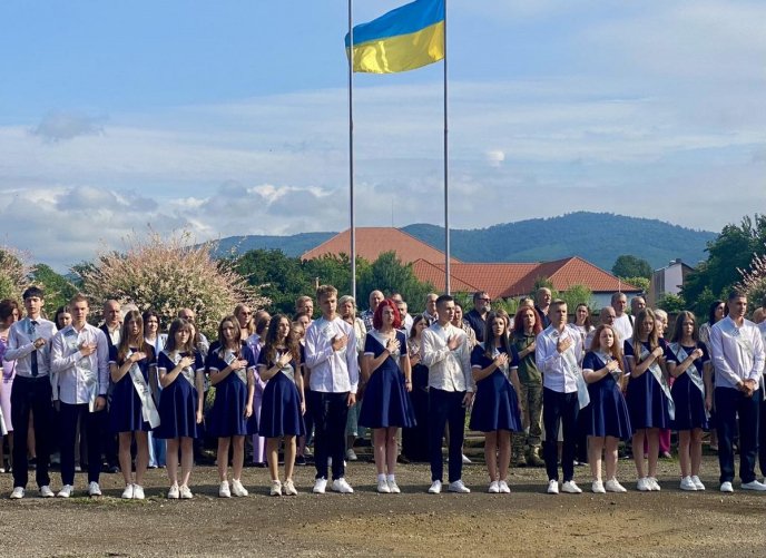 У школах Мукачівської громади пролунав останній дзвоник – 01