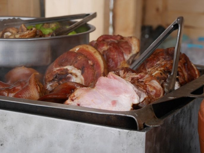 В Ужгороді розпочався новорічно-різдвяний ярмарок – 03