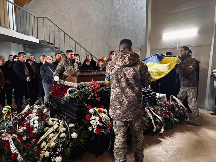 У Мукачеві попрощалися із загиблим Героєм – 04