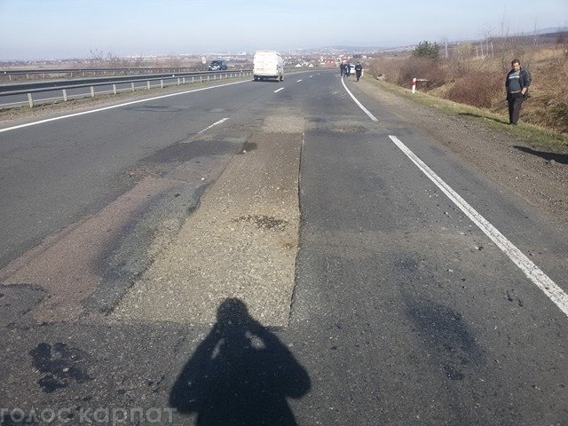 Жахлива ДТП під Ужгородом: автомобіль перекинулася на дах – 03