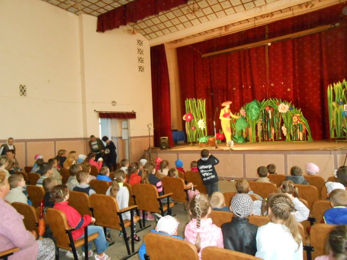 Мукачівські актори зіграли театралізовану казку для юних глядачів з Великого Бичкова – 10 Мукачівські актори зіграли театралізовану казку для юних глядачів з Великого Бичкова – 10