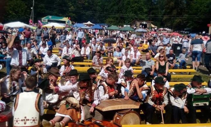 На Рахівщині стартував традиційний фестиваль-ярмарок "Гуцульська бриндзя" – 05