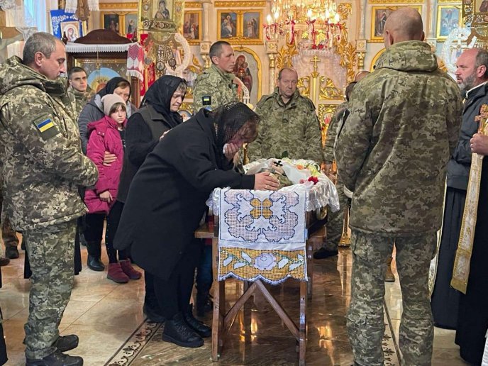 У одному із сіл Закарпаття прощалися з Героєм – 03