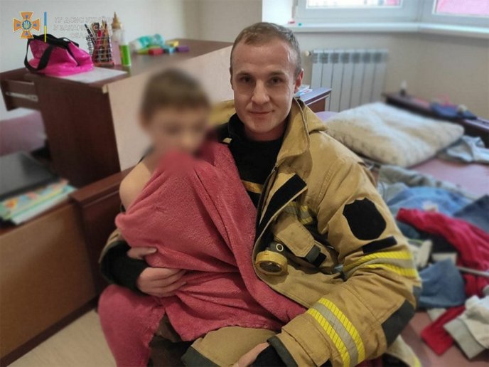 Передали матері сина: на Закарпатті хлопчик опинився у небезпеці – 03