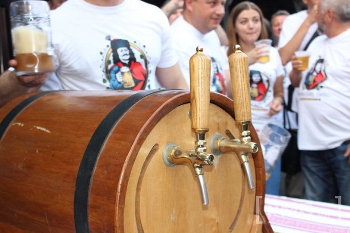 У Мукачеві фестиваль "Варишське пиво" відкрили флешмобом – 08