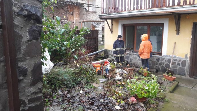 На трасі "Київ-Чоп" відкрили рух для вантажівок – 05