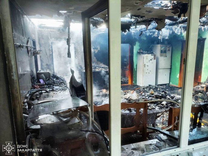 Сусіди побачили полум’я: що трапилось у закарпатському селі – 01