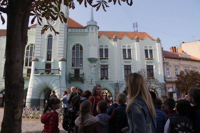 Для мукачівських школярів проводять безкоштовні екскурсії містом – 04