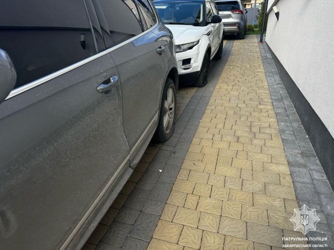 В Ужгороді чоловік порізав шини на 10 автомобілях – 01