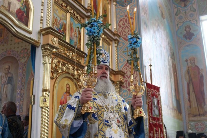 Архієпископу Феодору – 50: іменинника вітали перед богослужінням на Червоній горі – 01