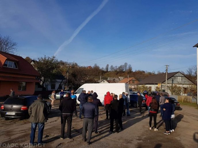 Сьогодні вранці закарпатці перекривали дорогу на Хустщині – 01