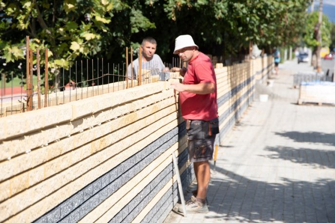 В Ужгороді тривають роботи з благоустрою території стадіону «Автомобіліст» – 02