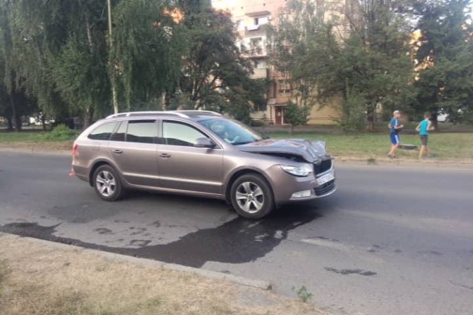 Потрійна ДТП в Ужгороді: один з водіїв втік з місця події – 04