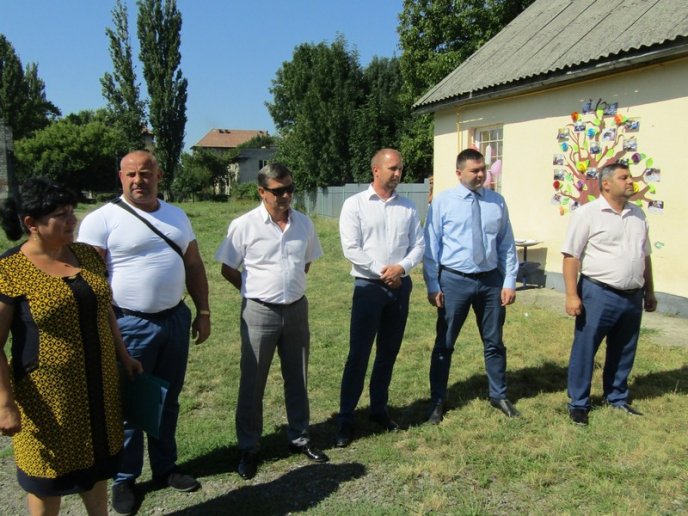 Майже 30 маленьких ромів святкували випускний в Ужгороді – 04