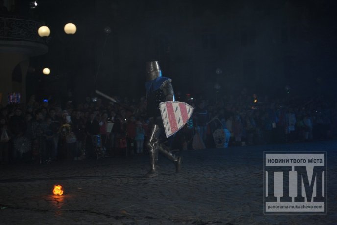 У Мукачеві відзначили День святого Мартина яскравим вогняним шоу (ФОТОРЕПОРТАЖ) – 24