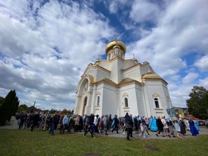 Друга пречиста: Митрополит Феодор провів Божественну літургію в Мукачеві – 12