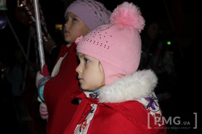 Яскраве святкування Дня святого Мартина у Мукачеві: парад ліхтариків, лицарські бої та вогняне шоу – 37 Яскраве святкування Дня святого Мартина у Мукачеві: парад ліхтариків, лицарські бої та вогняне шоу – 37