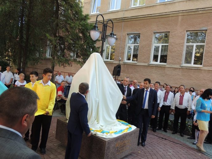 У Берегові відкрили пам’ятник Тарасу Шевченку – 12