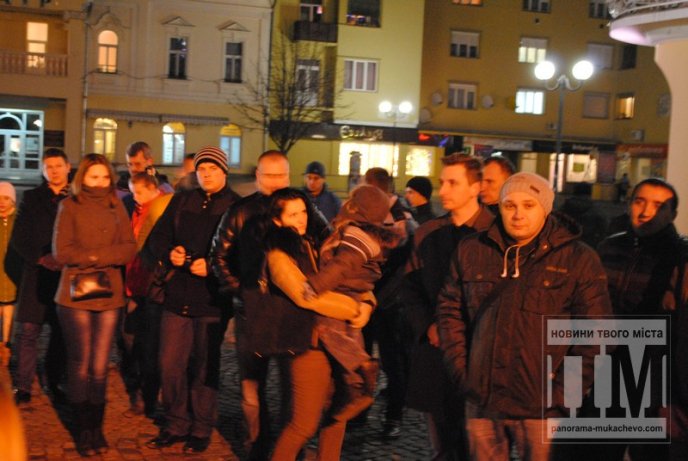 Мукачівці пом’янули героїв, які загинули на Майдані (ФОТО) – 08