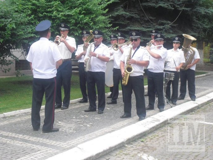 В Ужгороді закарпатських правоохоронців проводжали у зону АТО (ФОТО) – 11
