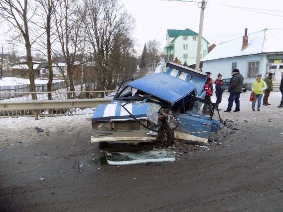Жахлива ДТП на Рахівщині: зіткнулись автомобілі "Жигулі" та "Hyundai Santa Fe" – 03 Жахлива ДТП на Рахівщині: зіткнулись автомобілі "Жигулі" та "Hyundai Santa Fe" – 03
