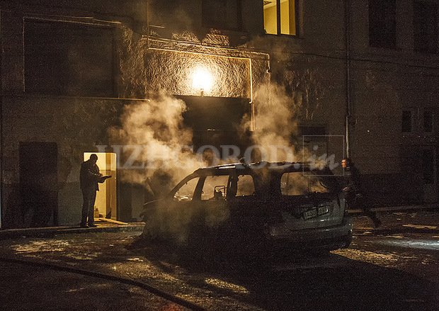 З’явились фото спаленого автомобіля Володимира Чубірка – 02