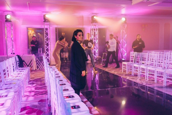 Мода заради життя: на Закарпатті відбувся ІІІ-й благодійний показ мод дизайнерки Роксолани Новак – 09