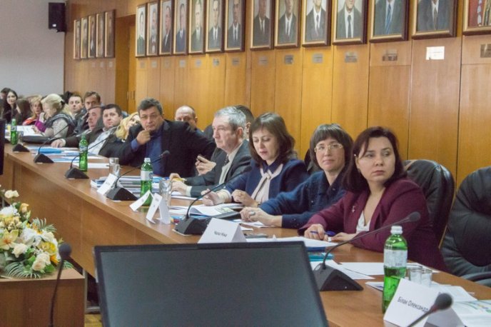 В УжНУ обговорювали стратегії розвитку Закарпатського регіону у контексті бачення України-2030 – 01