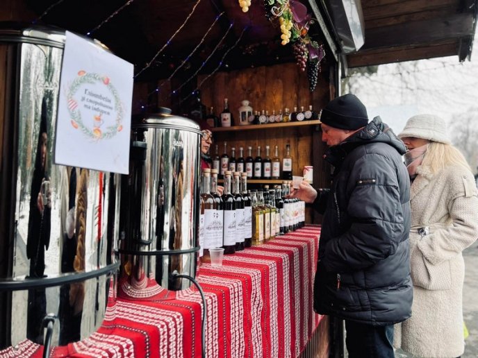 У Мукачеві урочисто відкрили фестиваль «Червене вино 2022» – 04