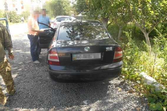 Закарпатця звинувачують у викраденні машини та зберіганні наркотиків – 01