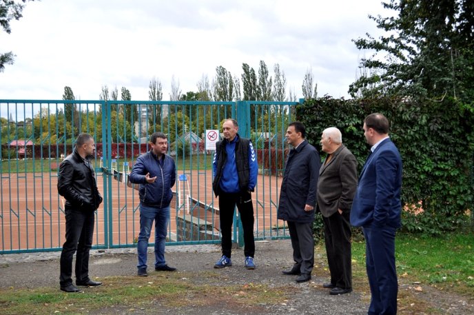 Голова облради висловив своє незадоволення станом ужгородського спорткомплексу "Юність" – 12