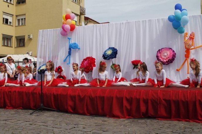 Маленькі мукачівці виступали у центрі міста – 06