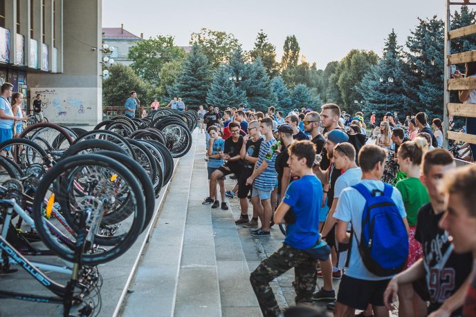 Понад триста ужгородців взяли участь у велозаїзді вулицями обласного центру – 05