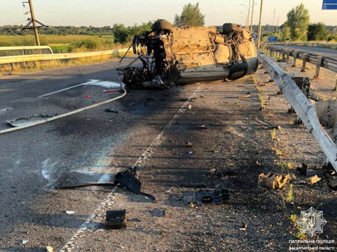 Авто перекинулось на дах: неповнолітній водій скоїв аварію – 01 ДТП в Ужгородському районі