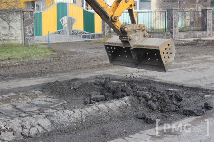 На вулиці Пряшівській-об’їзній почали ліквідовувати тріщини – 06