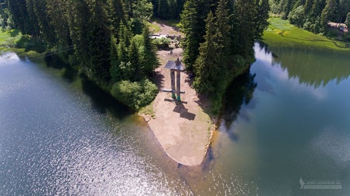 Таким його бачать птахи: користувачі мережі милуються світлинами озера Синевир з висоти – 02