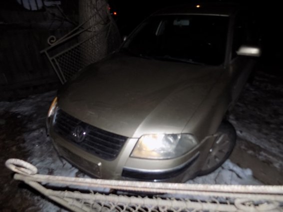 Водій на своєму "Фольксвагені" збив 8-річного хлопчика та його маму – 01 Водій на своєму "Фольксвагені" збив 8-річного хлопчика та його маму – 01