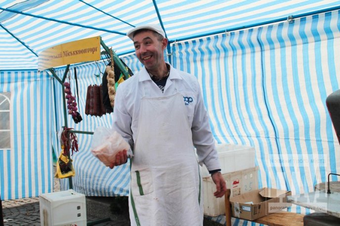 На ярмарку до Дня святого Мартина мукачівці куштують справжні ласощі (ФОТОРЕПОРТАЖ) – 03