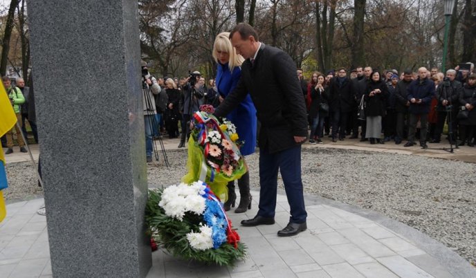 В Ужгороді відкрили пам’ятник видатному словаку Мілану Штефаніку – 19