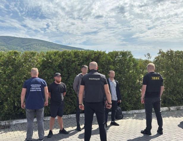 Чоловіка затримали: прикордонники розповіли про схему, яка діяла на Закарпатті – 01 Чоловік намагався підкупити прикордонника