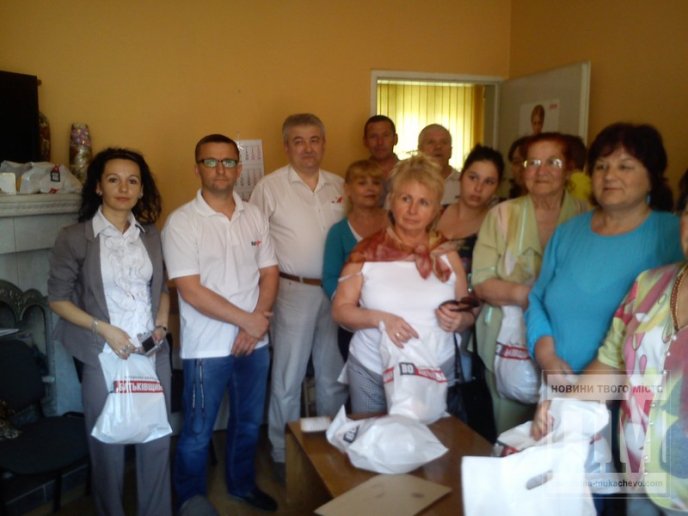 Місцевий осередок ВО "Батьківщина" роздавав безкоштовно паски (ФОТО) – 18