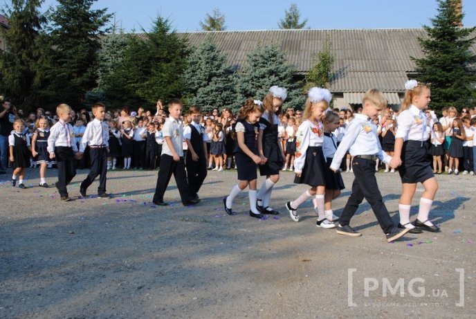 Мукачівська ЗОШ №4 патріотично відсвяткувала День знань – 12