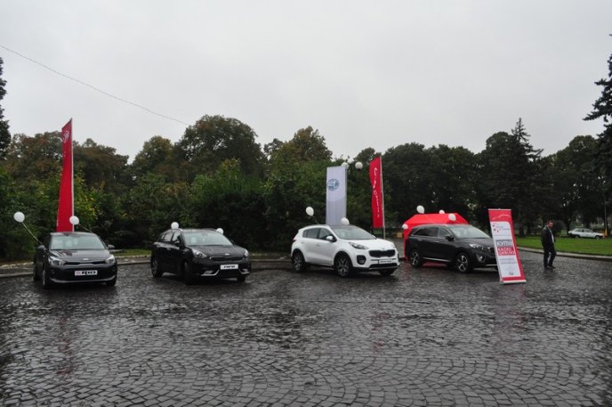 Автосалон просто неба влаштували в Ужгороді – 01